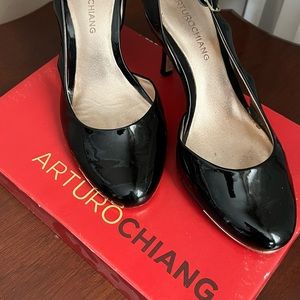 Arturo Chiang patent leather sling back heel Size 7